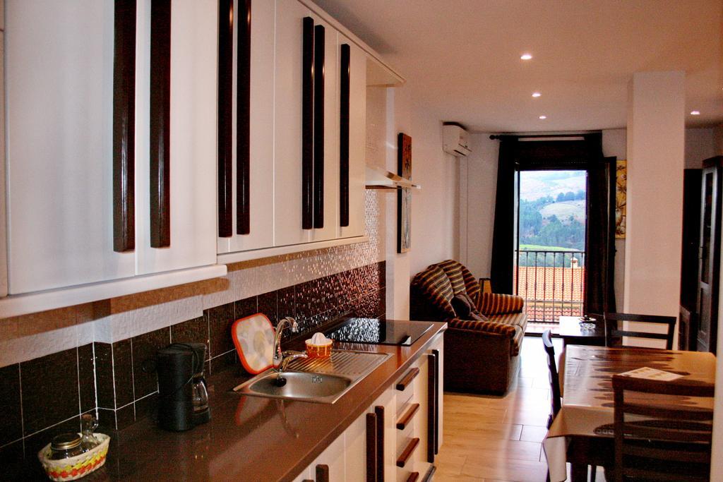 Apartamentos Turisticos Mirayuste غوادالوبي الغرفة الصورة