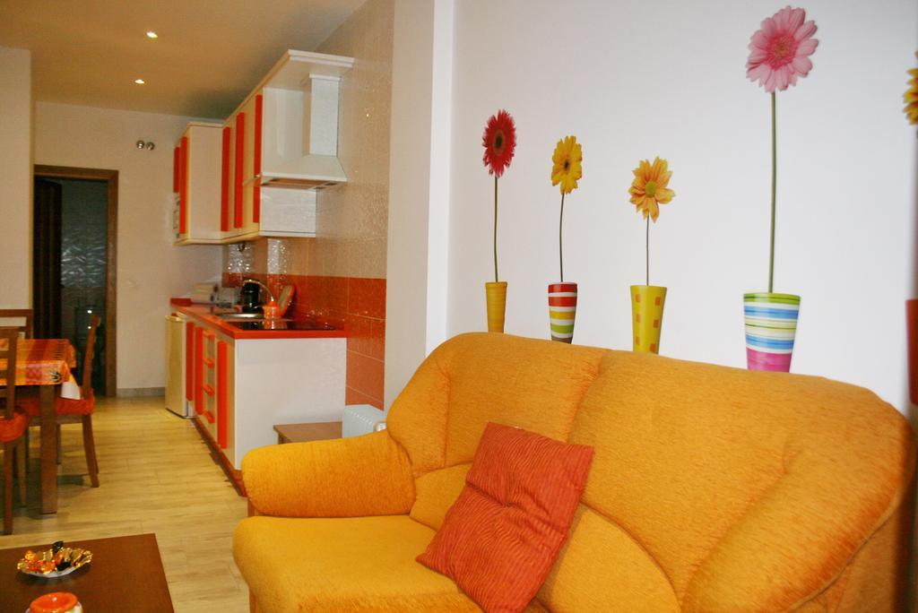 Apartamentos Turisticos Mirayuste غوادالوبي الغرفة الصورة