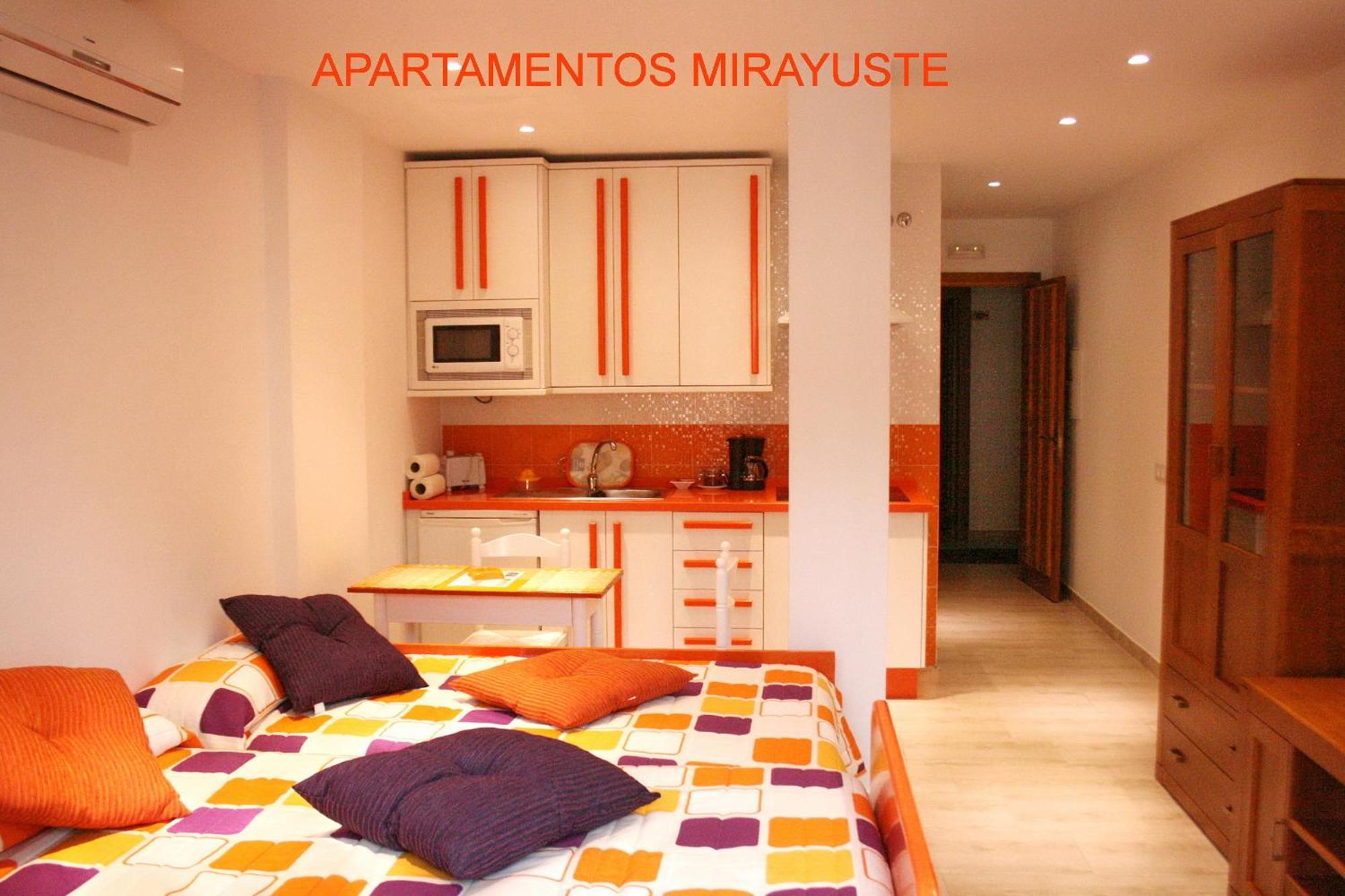 Apartamentos Turisticos Mirayuste غوادالوبي الغرفة الصورة